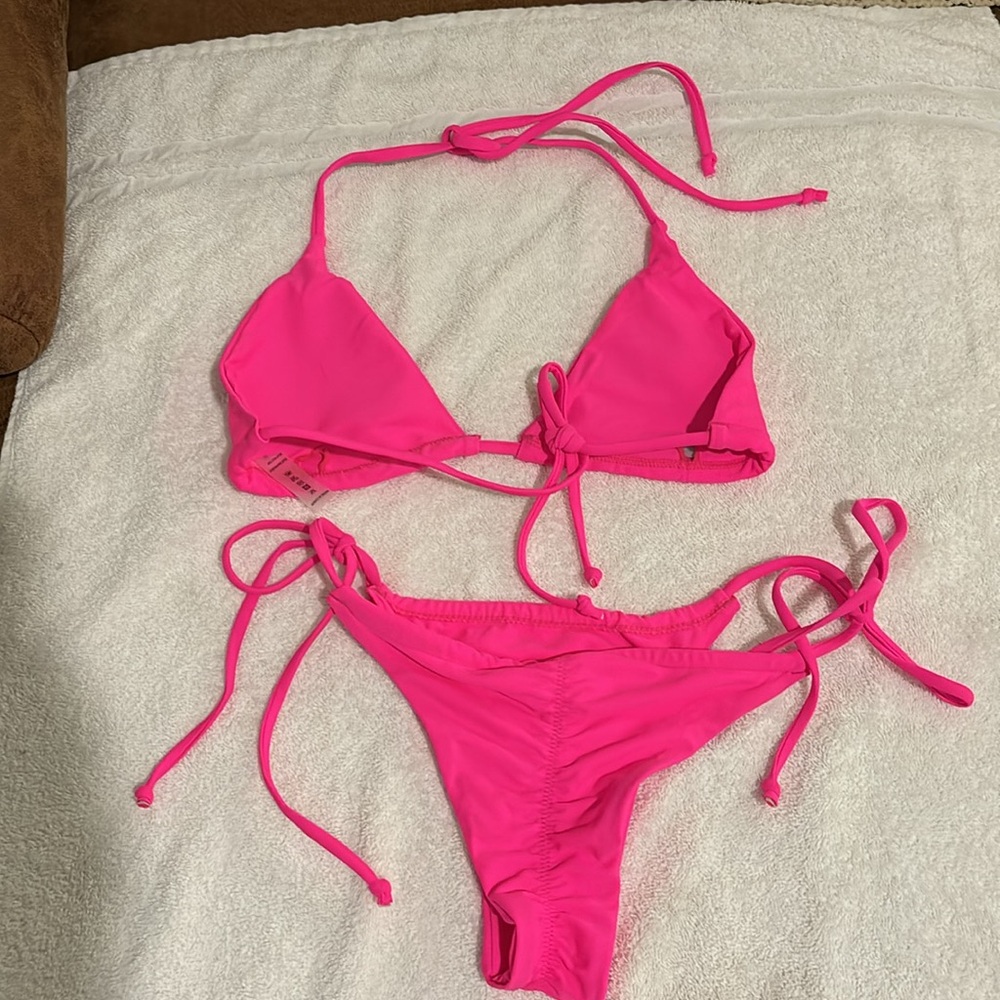 Pink Bikini - Picture 4 of 4